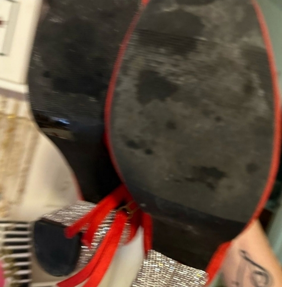 🍁🍂Like new Lucita size 9 red velvet diamond embellished heels - Picture 5 of 6